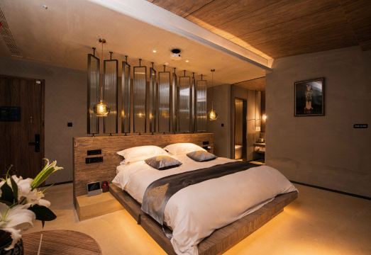 A Lily Hostel Hotel Overview