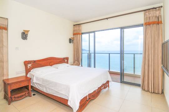 三亚蔚蓝听海度假公寓