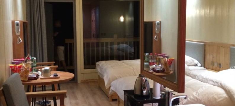 关山草原房车营地图片