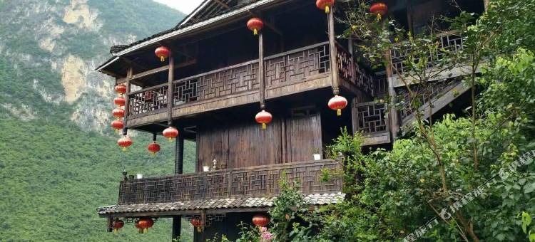 龚滩古镇观景楼图片