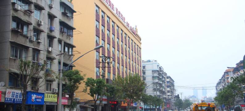 V9连锁酒店(武汉汉口火车站复兴村店)图片