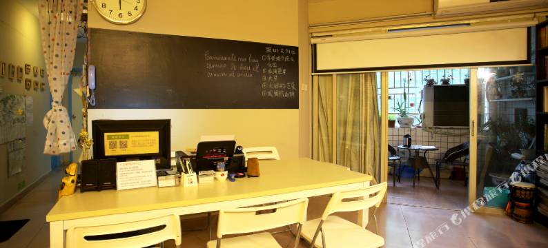 长颈鹿青年旅舍(深圳会展中心店)图片