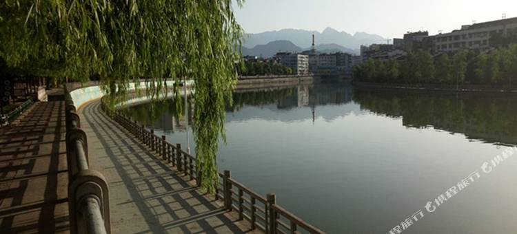 骏怡精选酒店(竹溪绿谷中央城店)图片