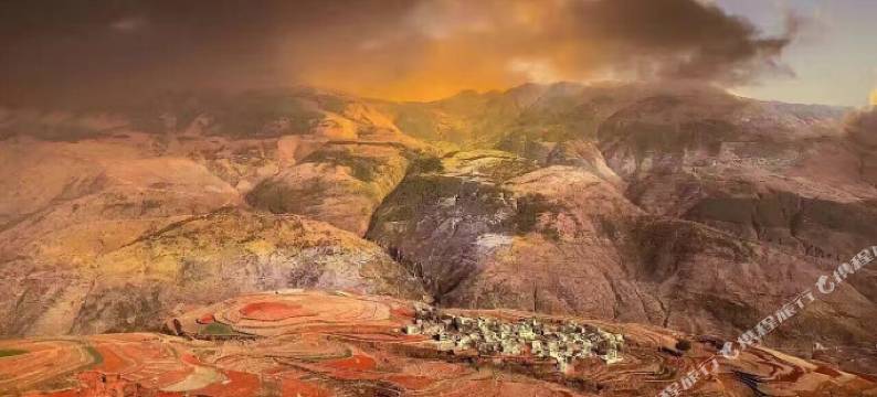 昆明红土七彩人家图片