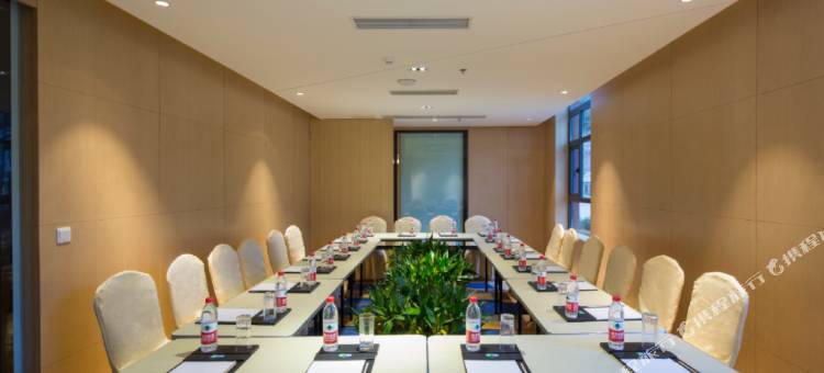 稻城亚丁智选假日套房酒店图片