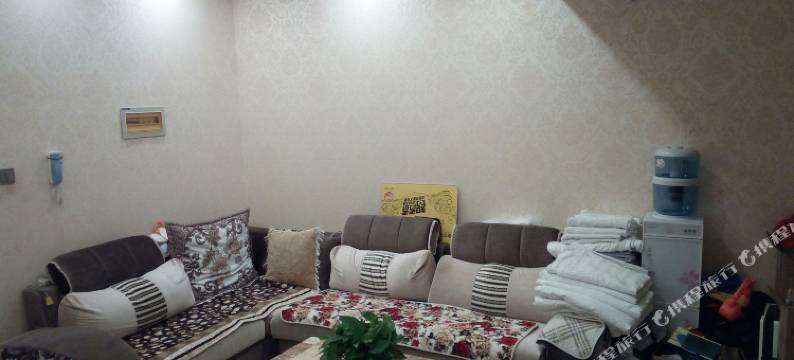 泸定俊豪酒店图片