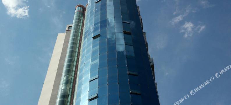 泸定俊豪酒店图片