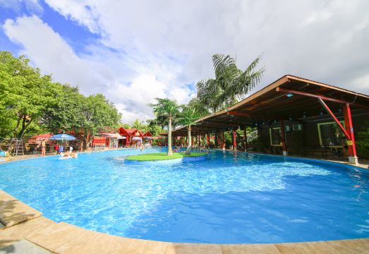 弥勒天溪谷温泉度假村外景图