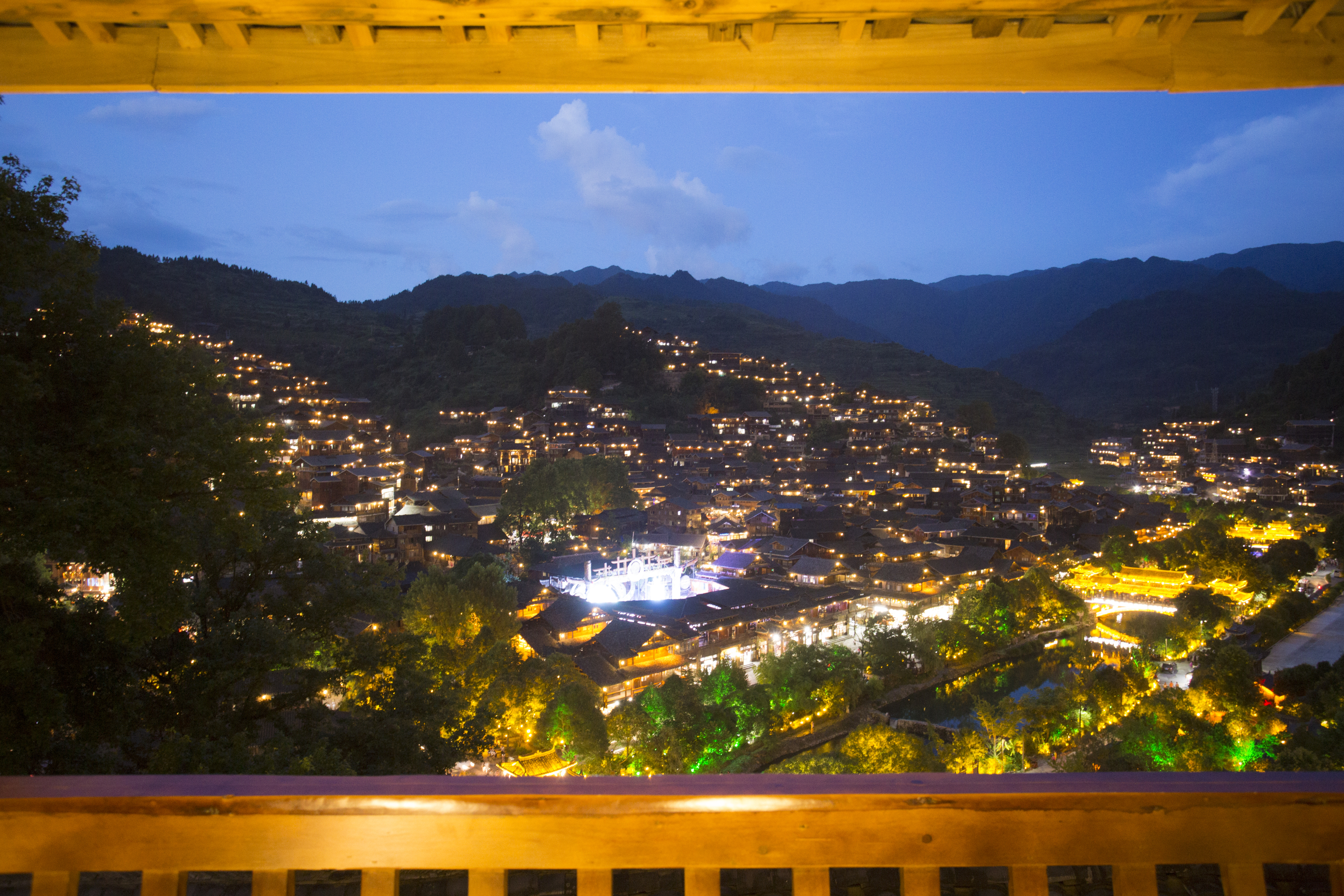Qingdiao Theme Hotel (Xijiang Qianhu Miao Village Observation Deck) Over view