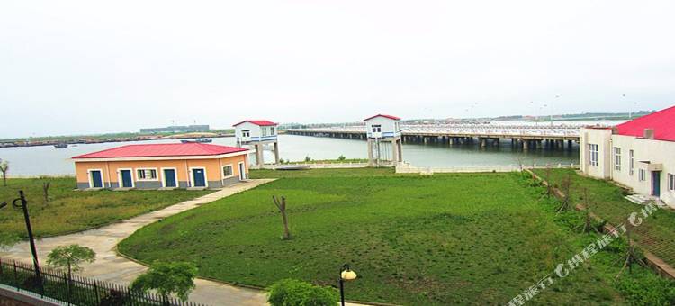 南戴河邻河宾馆图片