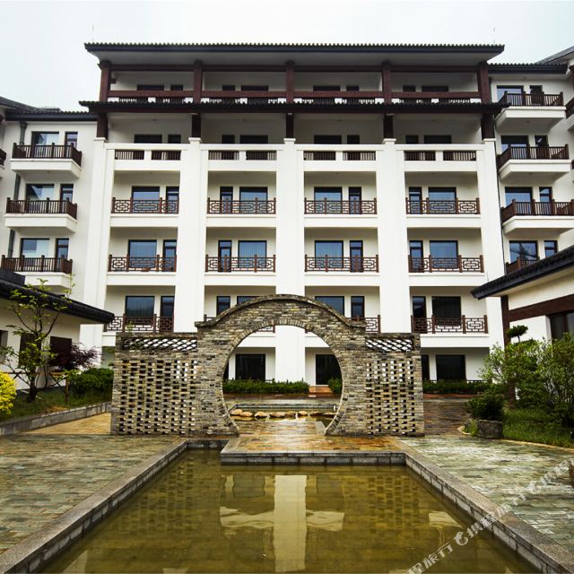 大连东泉温泉假日酒店1-3晚 含早/无早房型自选【梦回明清,不施粉黛的