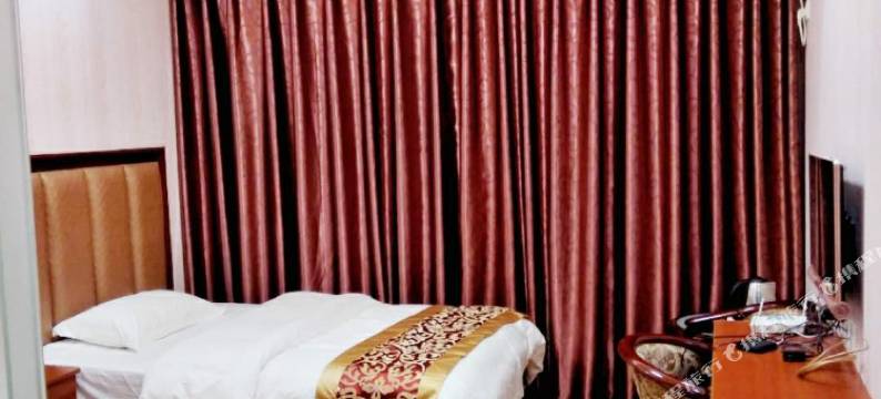 泸定场口客栈图片