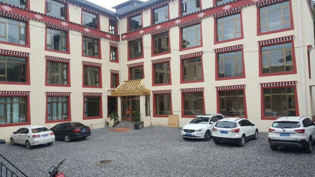 碌曲德勒假日酒店