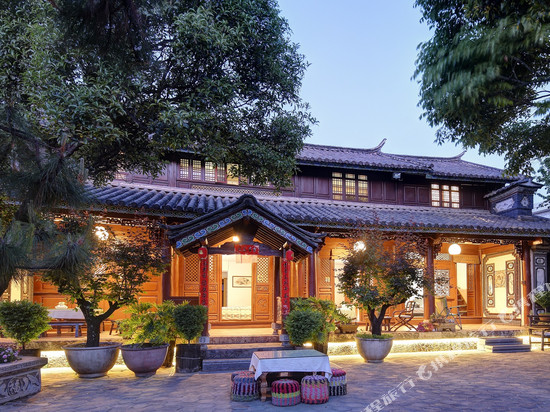 鹤庆出山小住民宿