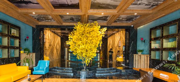 云逸城市美宿(桐庐中心广场店)图片