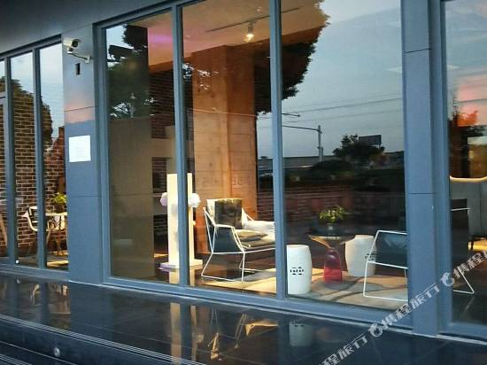 柏納酒店(上海虹橋機場滬青平公路店)