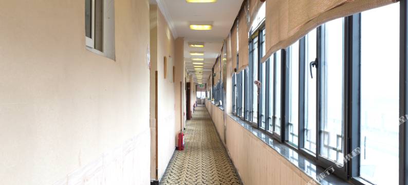 西安顺6酒店(大雁塔地铁站大唐不夜城店)图片