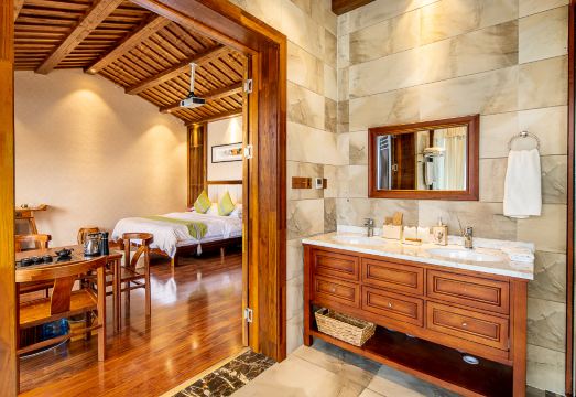 Zhangjiajie Waterfront Huajian Inn Hotel Overview