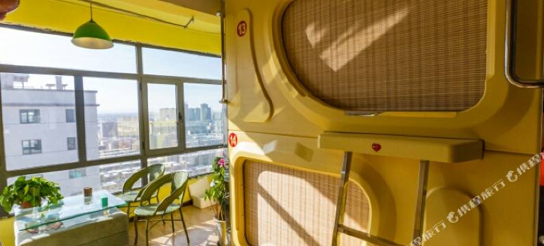 武威栖游太空舱青年客栈图片