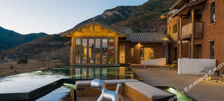 泸沽湖半山阳光精品客栈图片