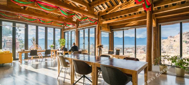 泸沽湖半山阳光精品客栈图片