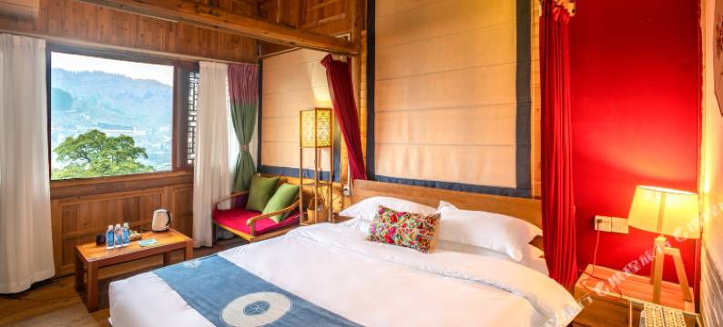 陌上花开·VG天空之境全景美宿(西江千户苗寨观景台店)图片