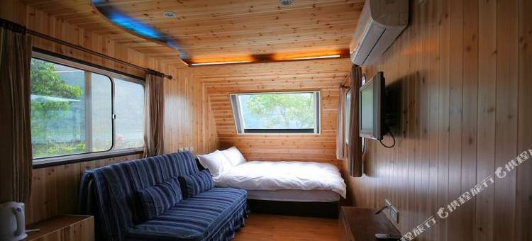 花莲在水一方湖畔小屋图片