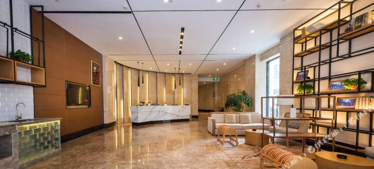 康定柏栎荟舍酒店(溜溜城情歌广场店)图片