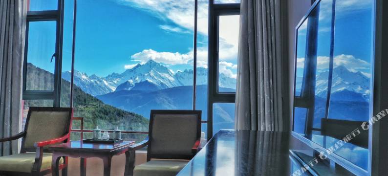 德钦岗坚酒店图片