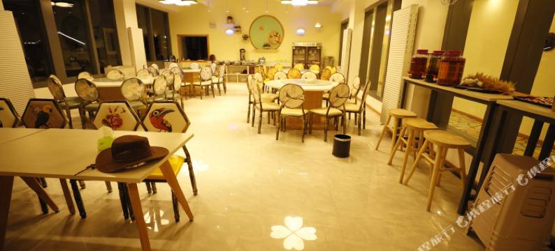 云墨藝術酒店(香格里拉镇稻城亚丁景区店)图片