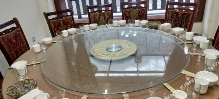 卧龙锦诚酒店图片