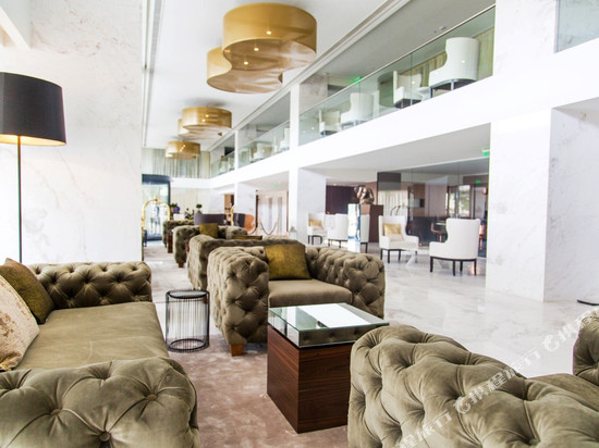 纳姆普拉大广场酒店