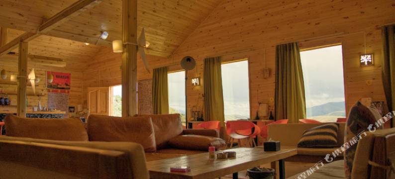 理塘格聂之眼龙金格登山居民宿图片