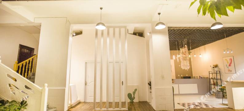 大理山屿木屋图片