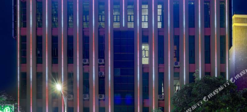 乐嘉精品主题酒店(中山灯都古镇轻轨站店)图片