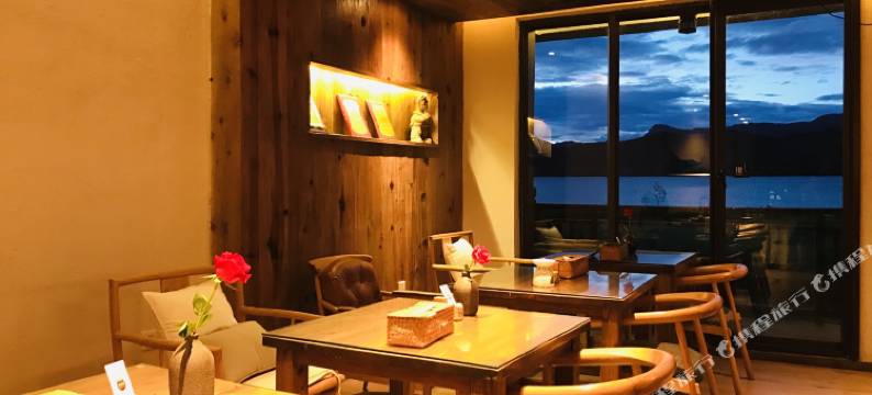 泸沽湖山涧有云湖景度假酒店(花海码头店)图片