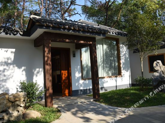 英德石头酒店_地址:望埠镇崩岗湖下村英石