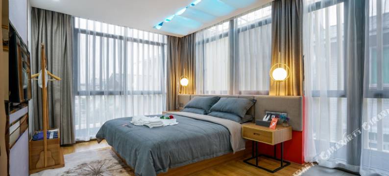 涵栅雅居酒店(桂林两江四湖象山公园店)图片