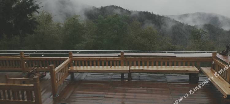 休宁木梨硔中南山居图片