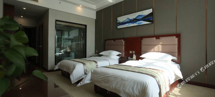 鸿泰商务酒店(卢氏金地苑店)图片