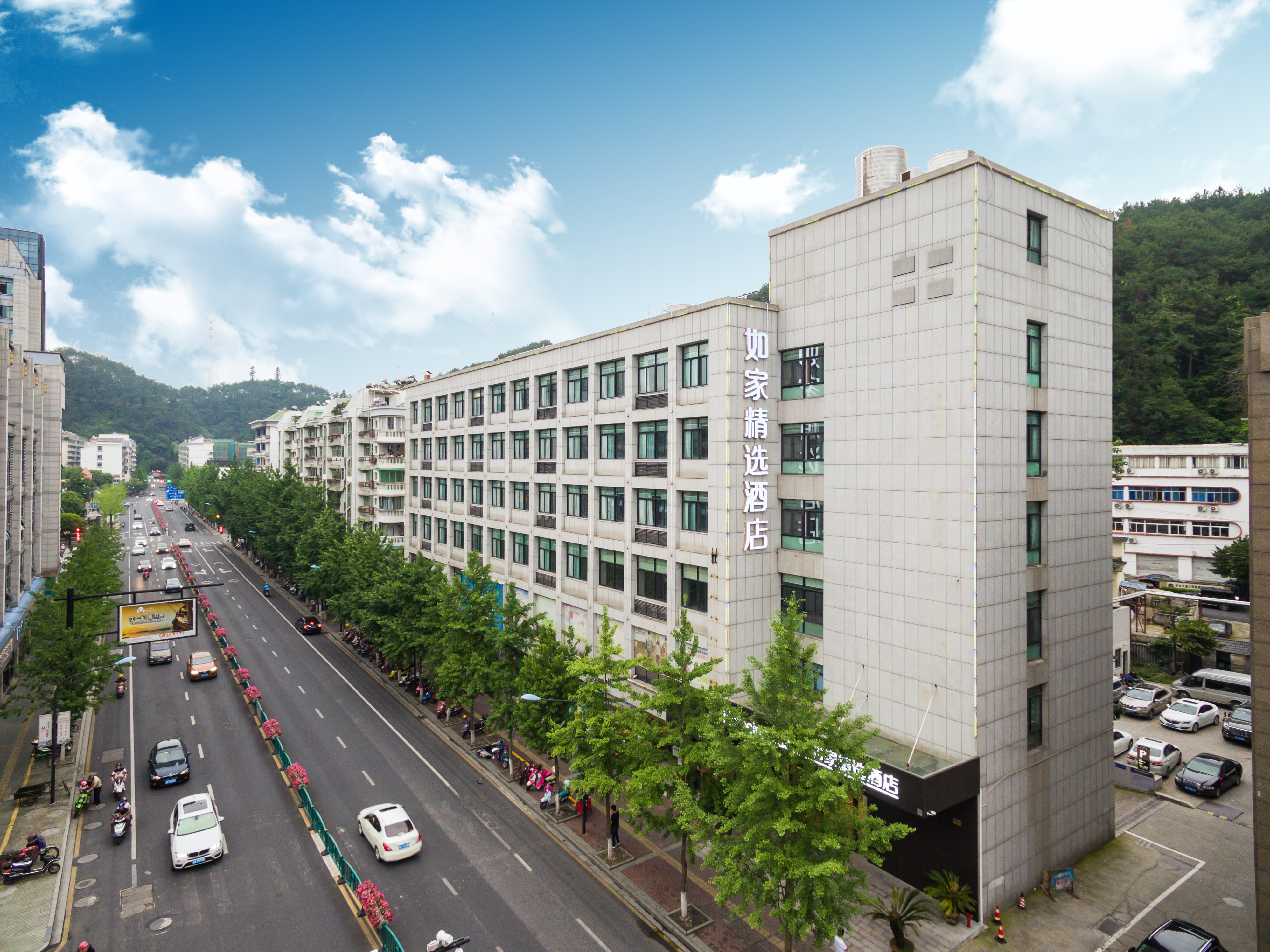 Homeinn Plus Hotel (Qiandao Lake Scenic Area) Hotel Overview