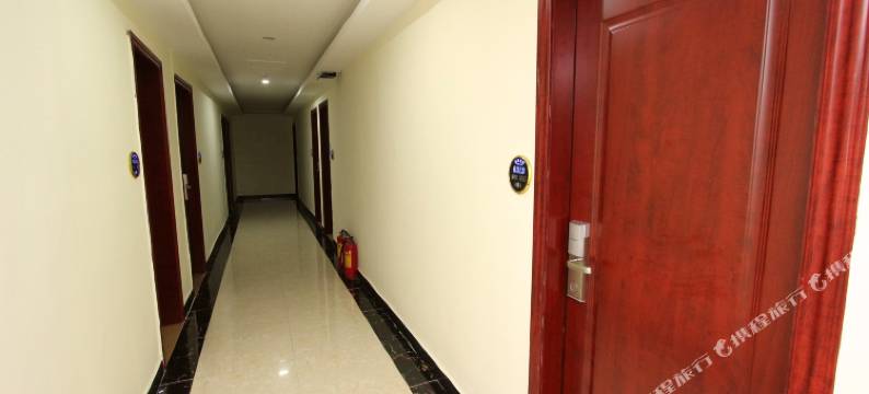 深圳宝源宾馆(翻身地铁站店)图片