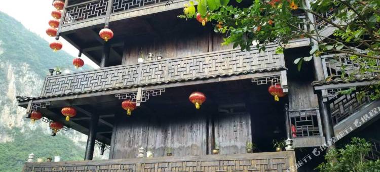 龚滩古镇观景楼图片