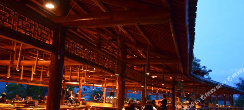 骆越田园假日酒店(大新安平仙河店)图片