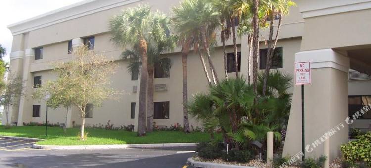 劳德代尔堡塔玛拉克东拉昆塔温德姆酒店(La Quinta Inn by Wyndham Ft. Lauderdale Tamarac East)图片