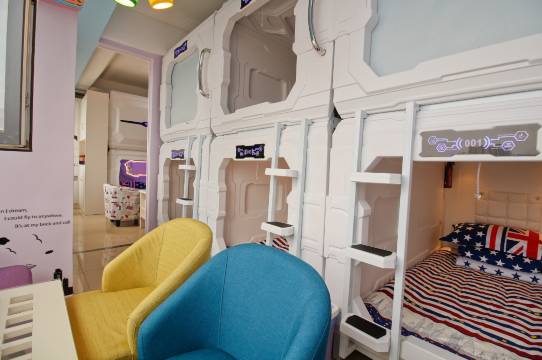 逐光太空舱青年公寓(西安南门中贸广场店)