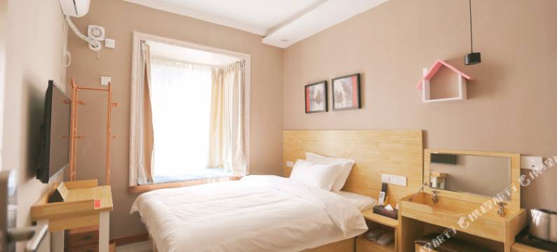 武汉家友站酒店(光谷广场中南民族大学店)图片