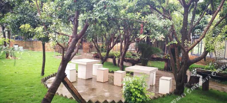 丘北临湖山庄图片