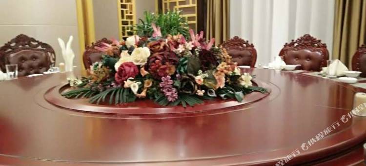 察布查尔海峰酒店图片