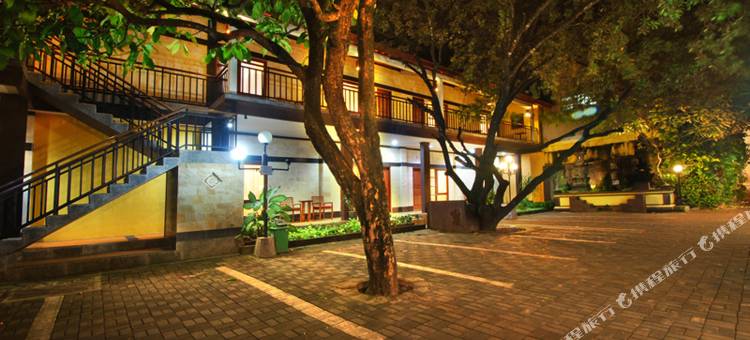 库塔余利亚海滩旅馆(Yulia Beach Inn Kuta)图片